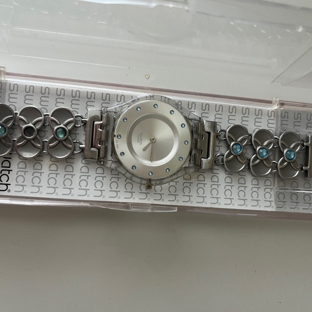 Swatch silver with light blue crystals